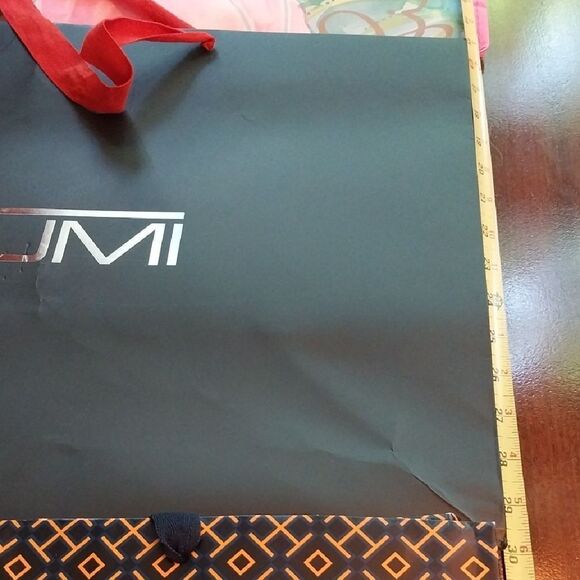 3 DESIGNER GIFT BAGS/ TOTES  WITH LOGOS...Excellent Used Condition. - Picture 7 of 11